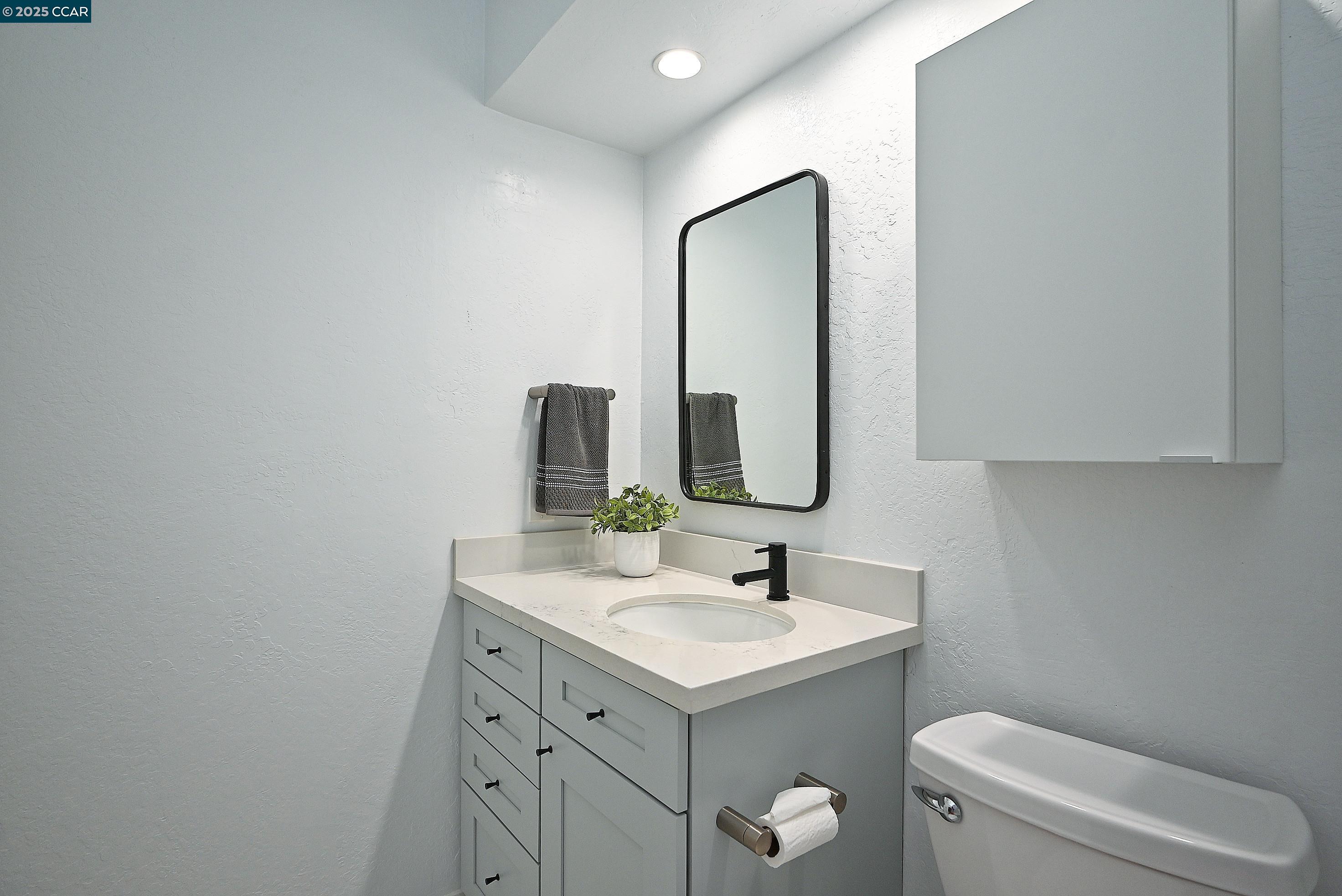 Pleasant Hill, California 94523, United States, 2 Bedrooms Bedrooms, ,2 BathroomsBathrooms,Residential,Active,187759