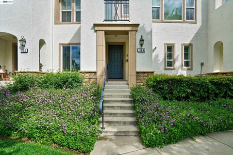 Photo of 118 Selby Ln #4, Livermore, CA 94551 (MLS # 41129495)