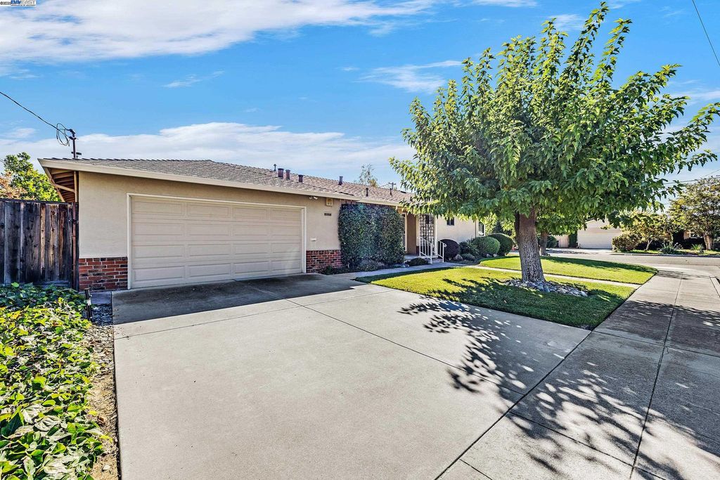 Photo of 596 Tyler Ave, Livermore, CA 94550 (MLS # 41116307)