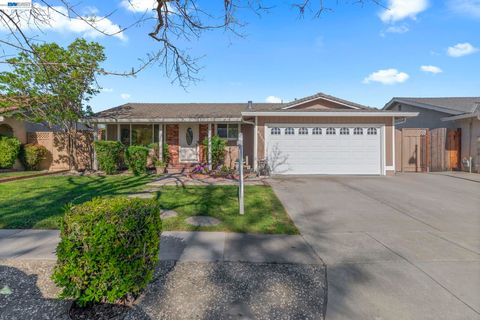 Photo of 4253 Dorman Rd, Pleasanton, CA 94588 (MLS # 41128485)