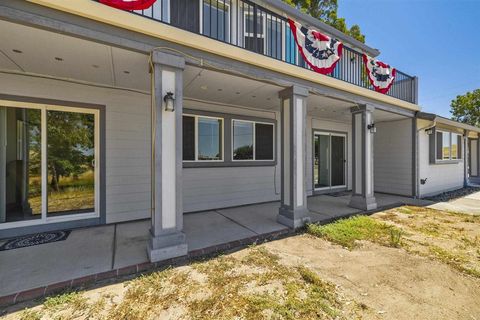 A home in La Grange