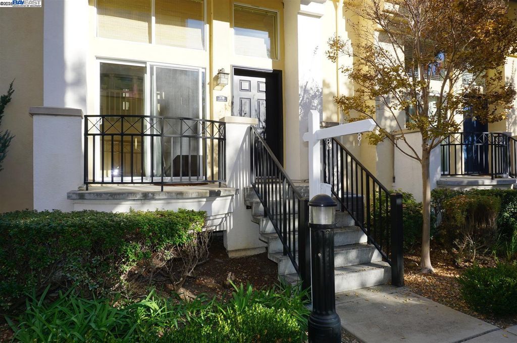 Photo of 178 Stockwell Dr, Mountain View, CA 94043 (MLS # 41120116)