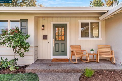 Photo of 421 Roanoke Dr, Martinez, CA 94553 (MLS # 41118856)