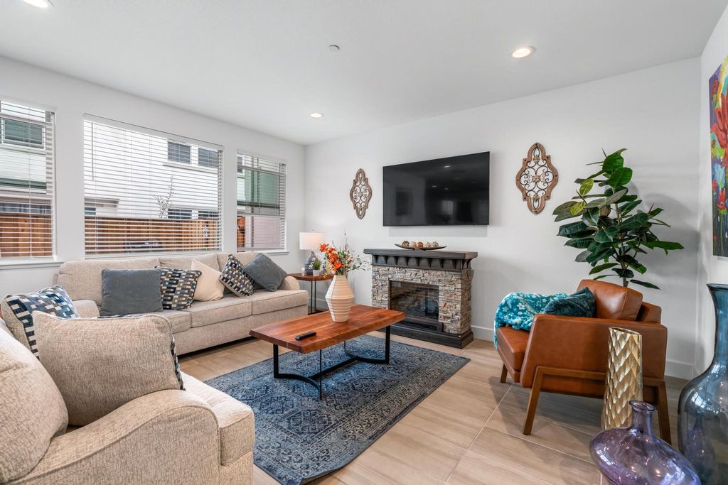 Photo of 157 E Frost Dr, Mountain House, CA 95391 (MLS # 41120354)