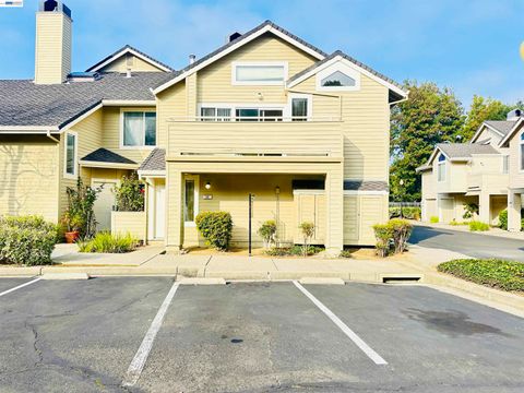 Photo of 161 Seaway Ct, Hercules, CA 94547 (MLS # 41125696)