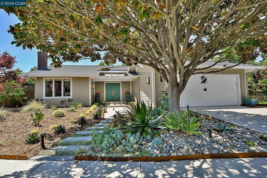 Photo of 203 Berkshire Ct, Danville, CA 94526 (MLS # 41135111)