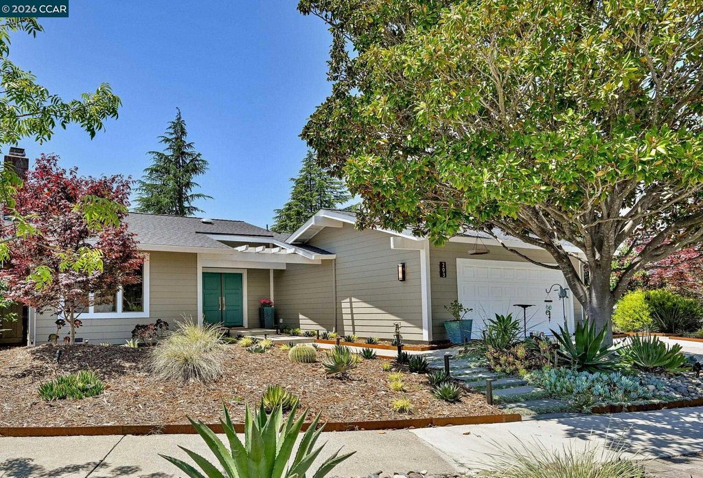 Photo of 203 Berkshire Ct, Danville, CA 94526 (MLS # 41135111)