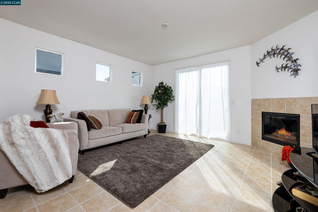 Photo of 466 Twilight, Vacaville, CA 95688 (MLS # 41116318)