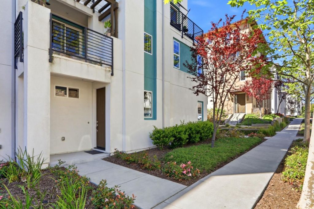 Photo of 280 William Manly Street #5, San Jose, CA 95136 (MLS # ML82039151)