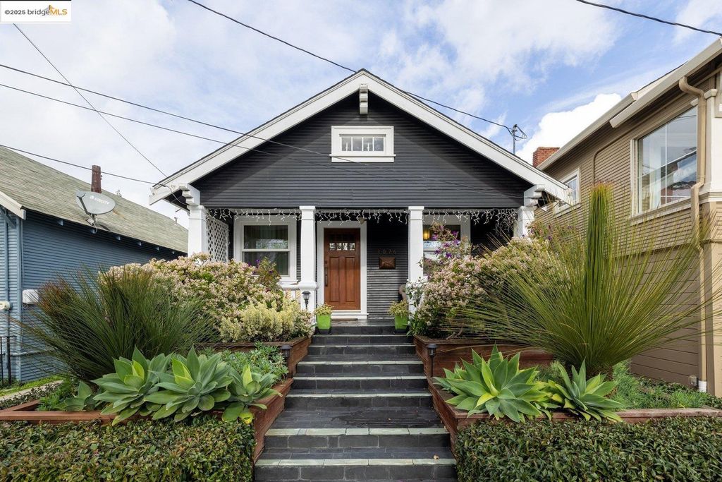 Photo of 1076 61St St, Oakland, CA 94608 (MLS # 41120031)