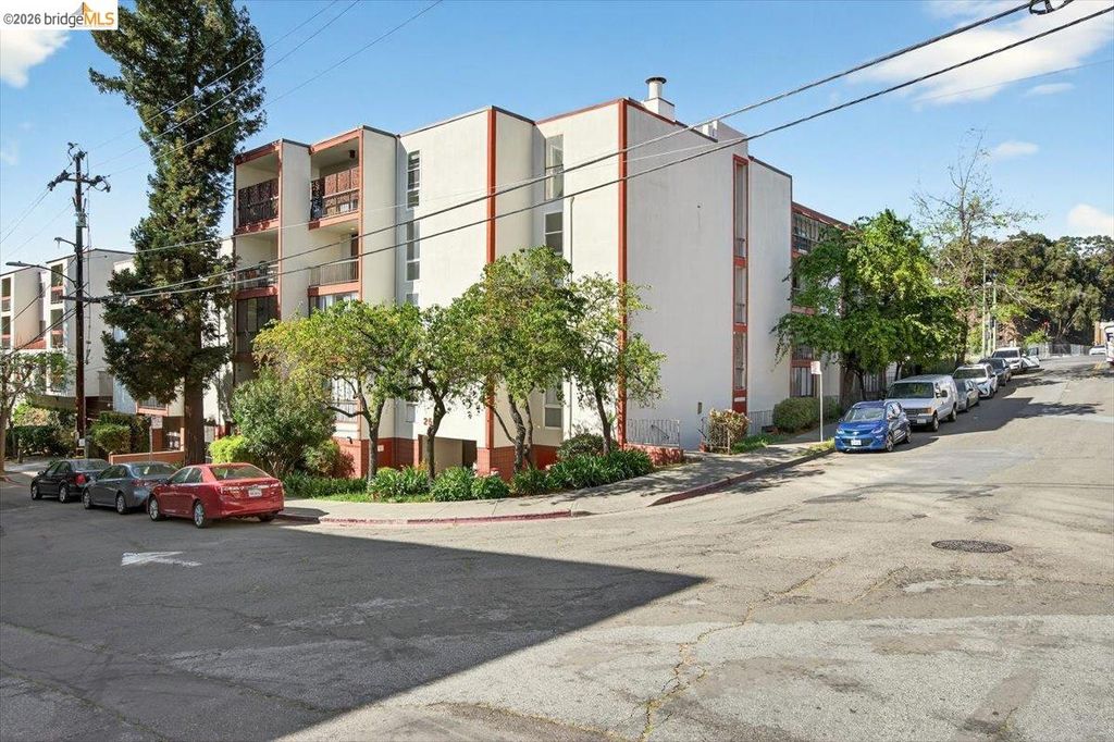 Photo of 250 Whitmore St #304, Oakland, CA 94611 (MLS # 41126564)