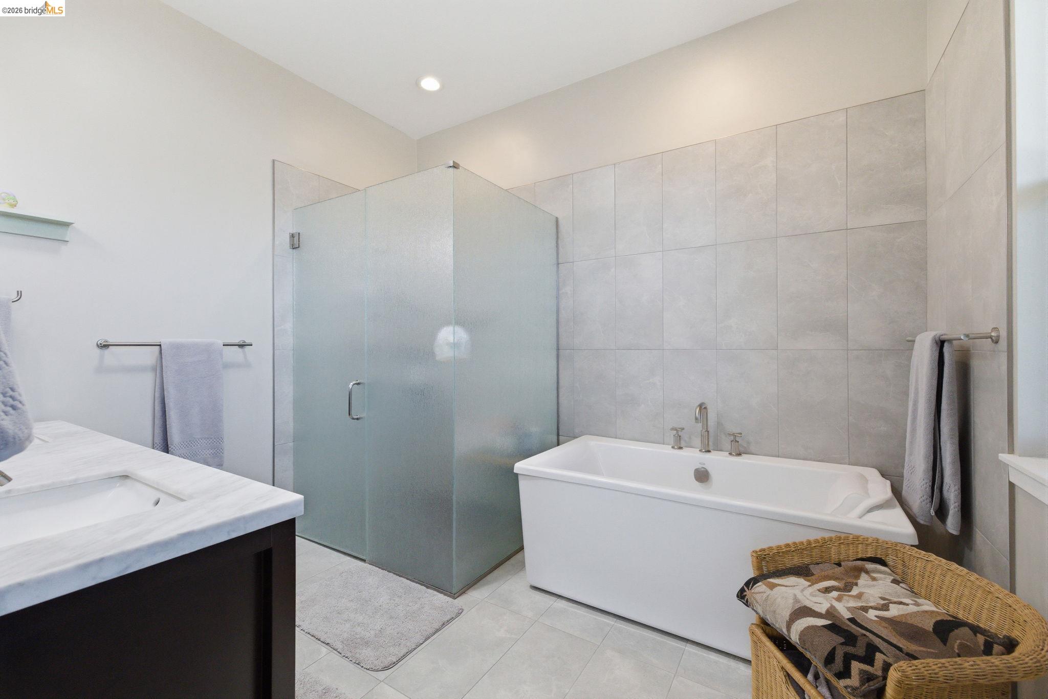 16010 Granite Park Rd, Sonora, CA, 95370, USA, 3 Bedrooms Bedrooms, ,4 BathroomsBathrooms,Residential,Active,16010 Granite Park Rd,41135067
