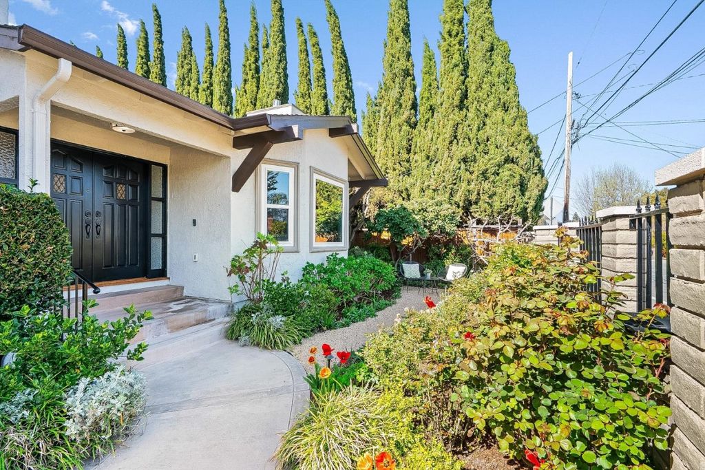 Photo of 344 W Oakwood Boulevard, Redwood City, CA 94061 (MLS # ML82038408)