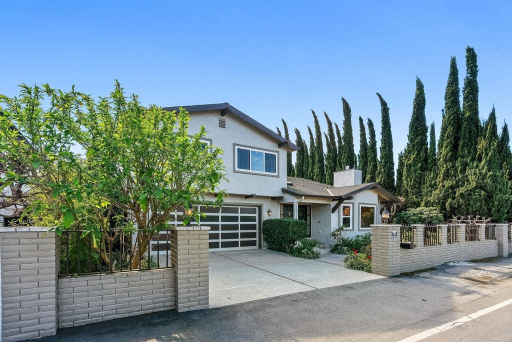 Photo of 344 W Oakwood Boulevard, Redwood City, CA 94061 (MLS # ML82038408)