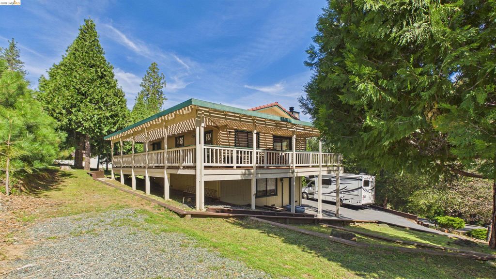 Photo of 13010 Wells Fargo Dr, Groveland, CA 95321 (MLS # 41129117)