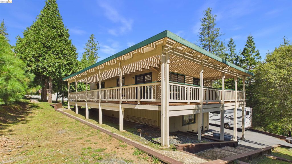 Photo of 13010 Wells Fargo Dr, Groveland, CA 95321 (MLS # 41129117)