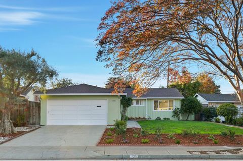 Photo of 841 Nectarine Avenue, Sunnyvale, CA 94087 (MLS # ML82029761)