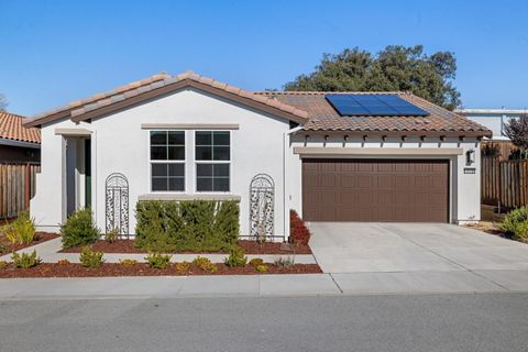 Photo of 1110 McClellan, Hollister, CA 95023 (MLS # ML82029169)