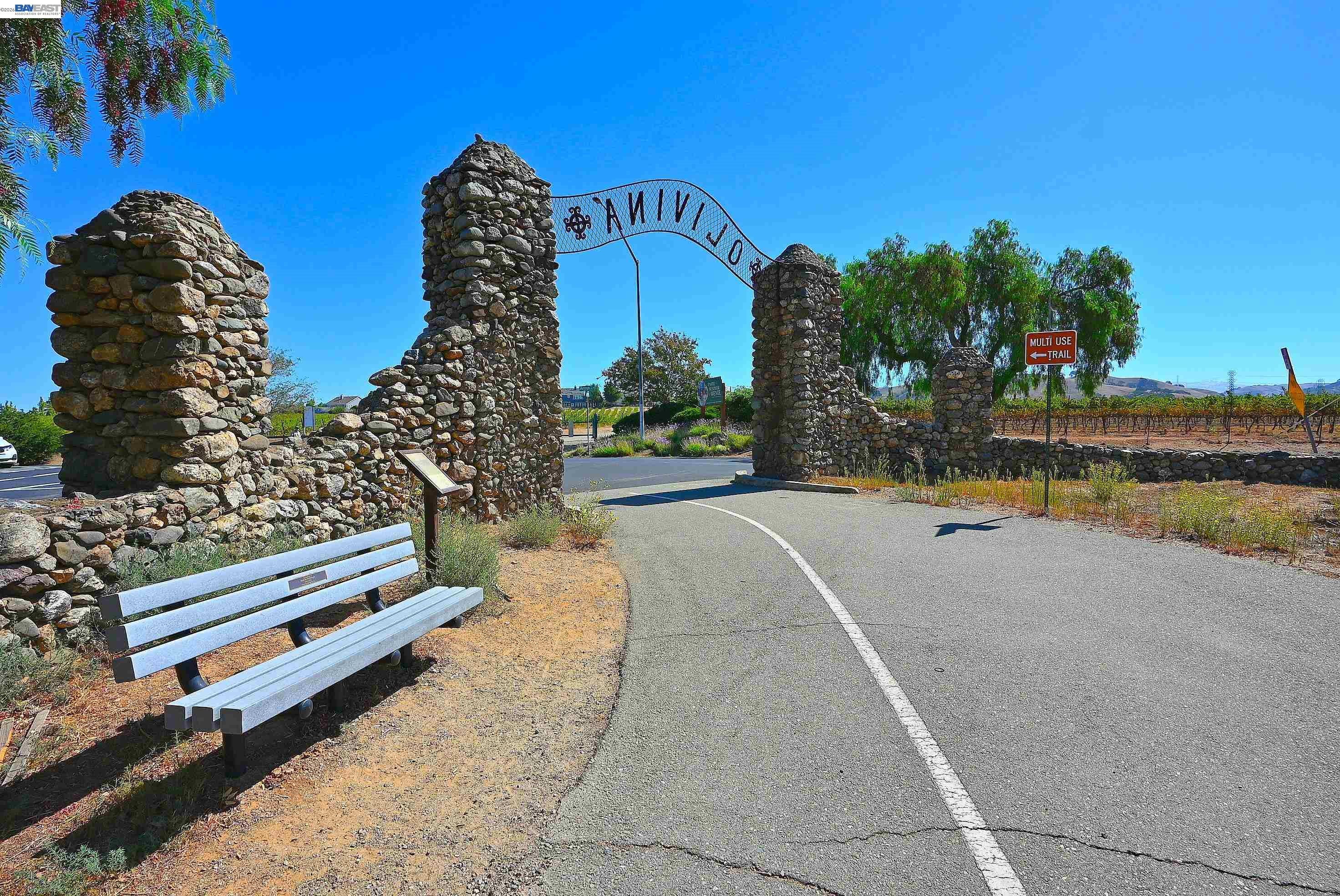 00 Arroyo Rd