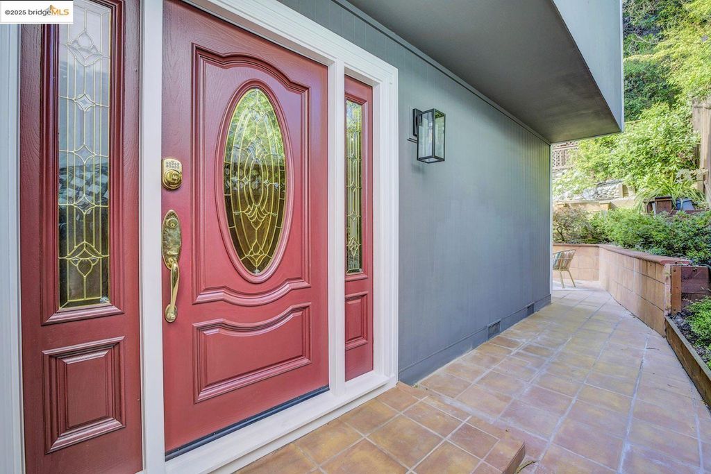 Photo of 6635 Banning Dr, Oakland, CA 94611 (MLS # 41116145)