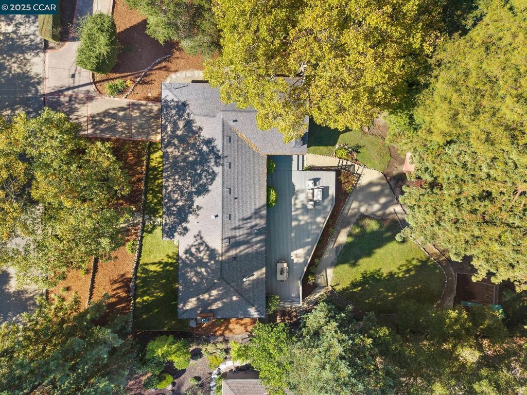 Photo of 66 Sleepy Hollow Ln, Orinda, CA 94563 (MLS # 41116362)