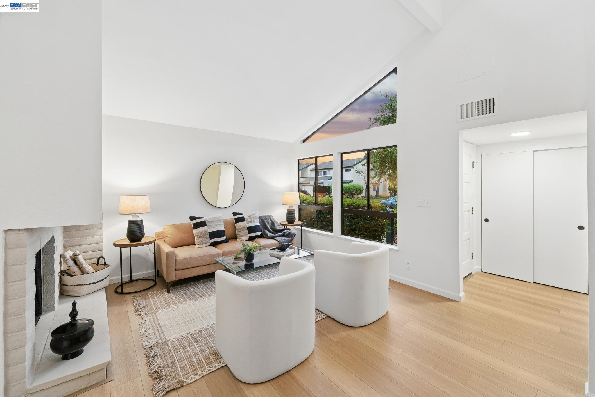 114 Lagunaria Ln