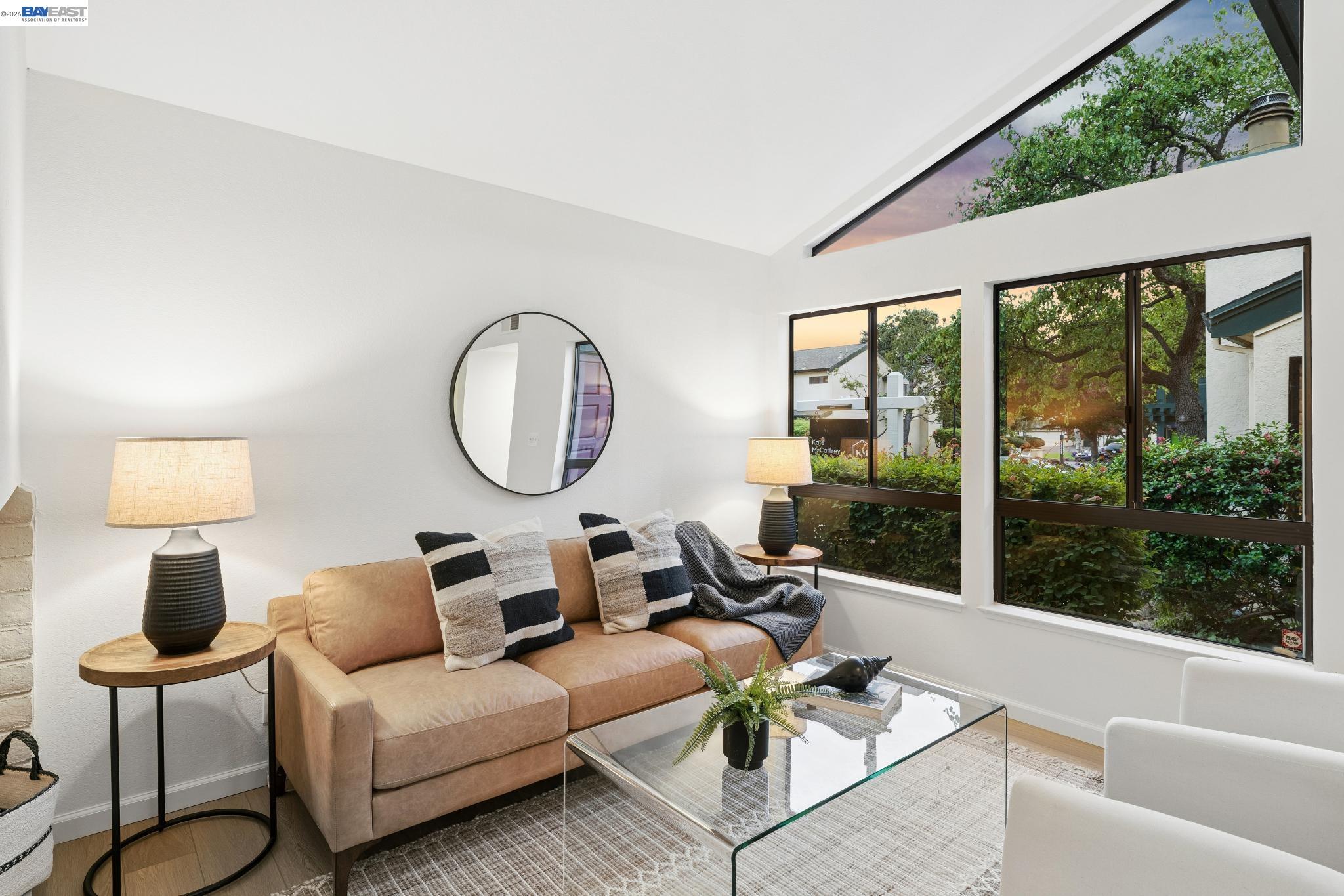 114 Lagunaria Ln