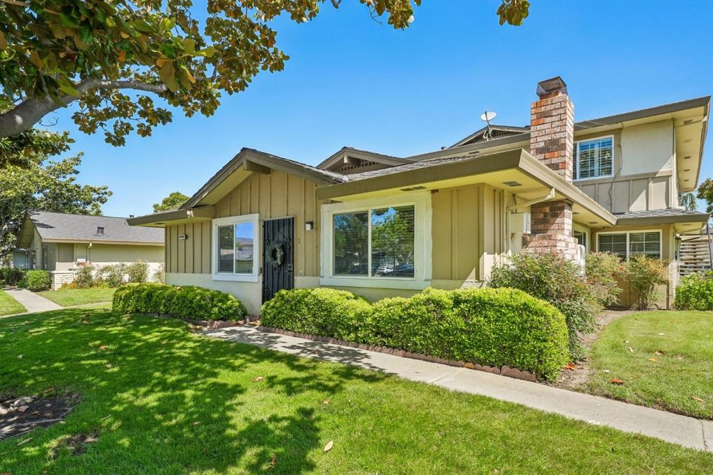 Photo of 34748 Skylark Drive #APT 1, Union City, CA 94587 (MLS # ML82046021)