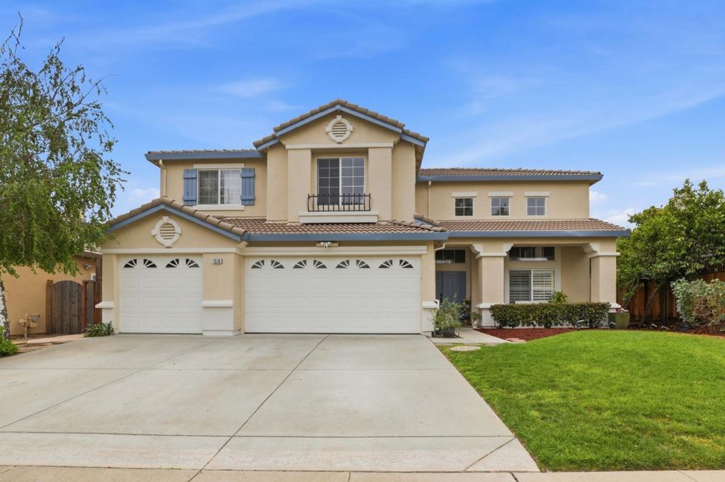 Photo of 1510 Dovetail Way, Gilroy, CA 95020 (MLS # ML82036228)