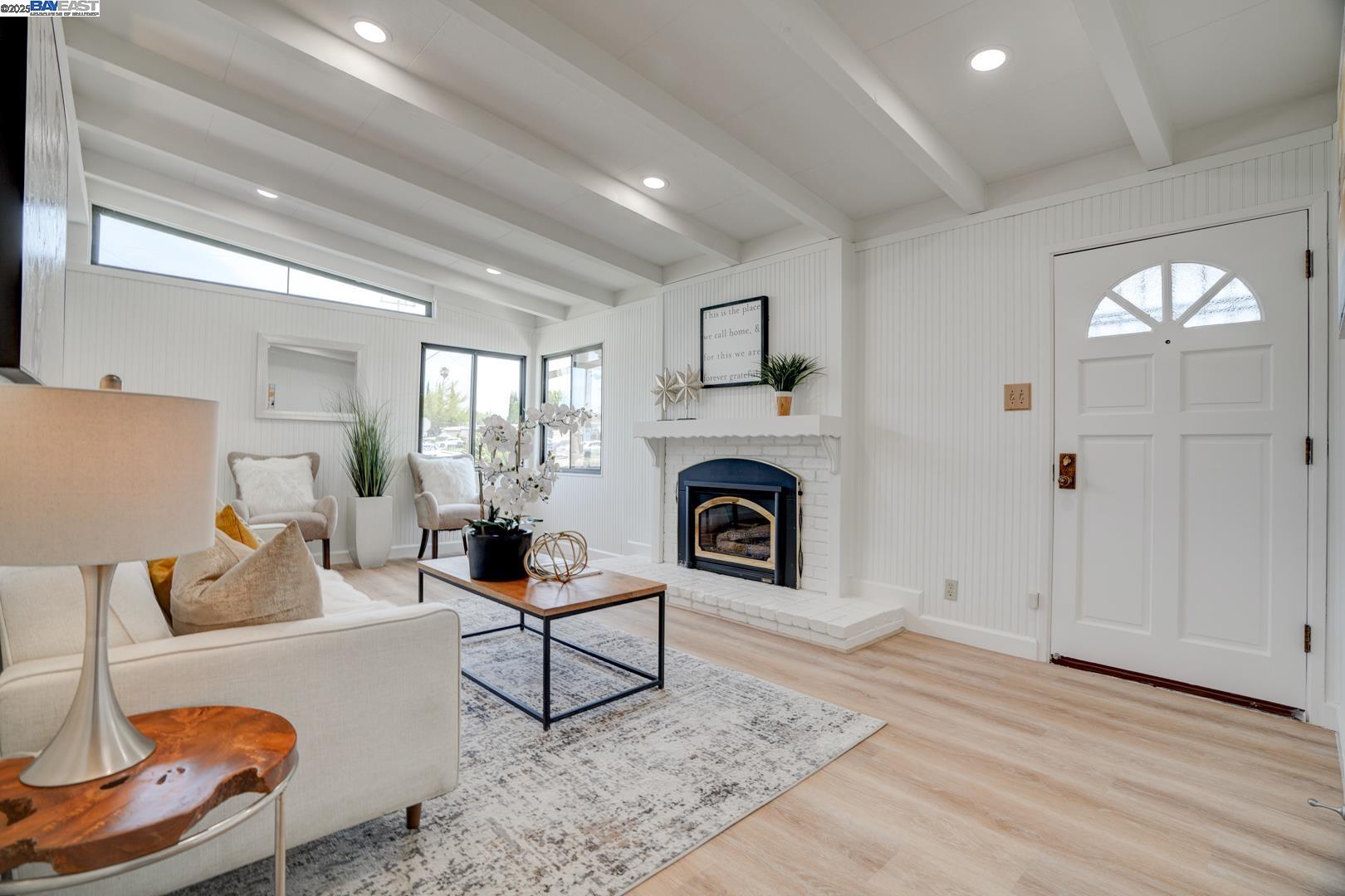 5209 Dupont Ave