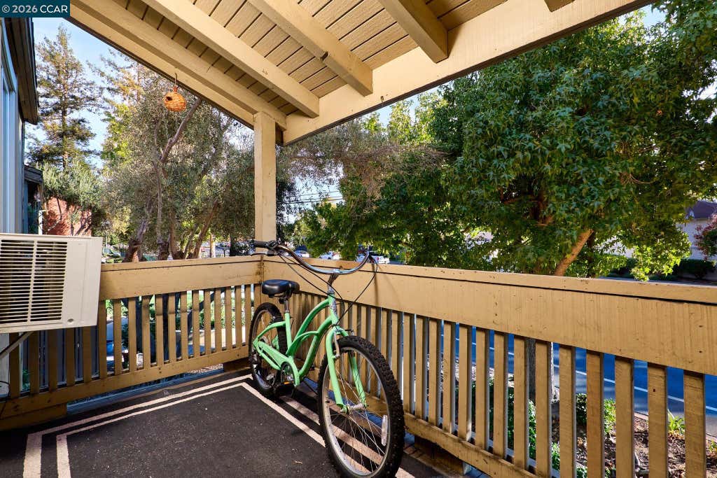 Photo of 810 Oak Grove Rd #98, Concord, CA 94518 (MLS # 41146040)