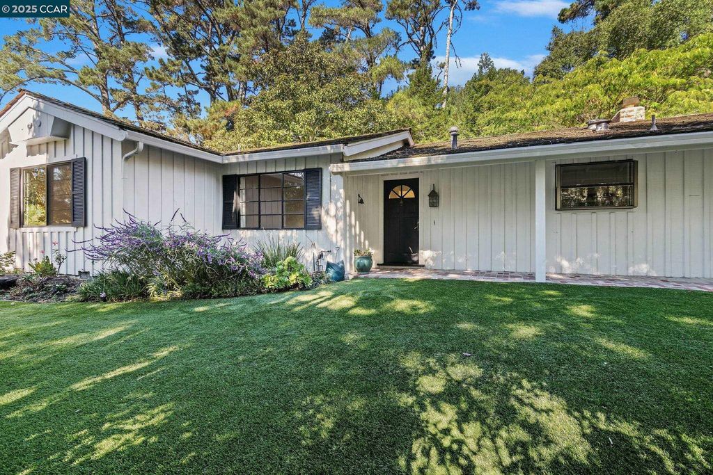 Photo of 3 Monroe Ct, Orinda, CA 94563 (MLS # 41116291)