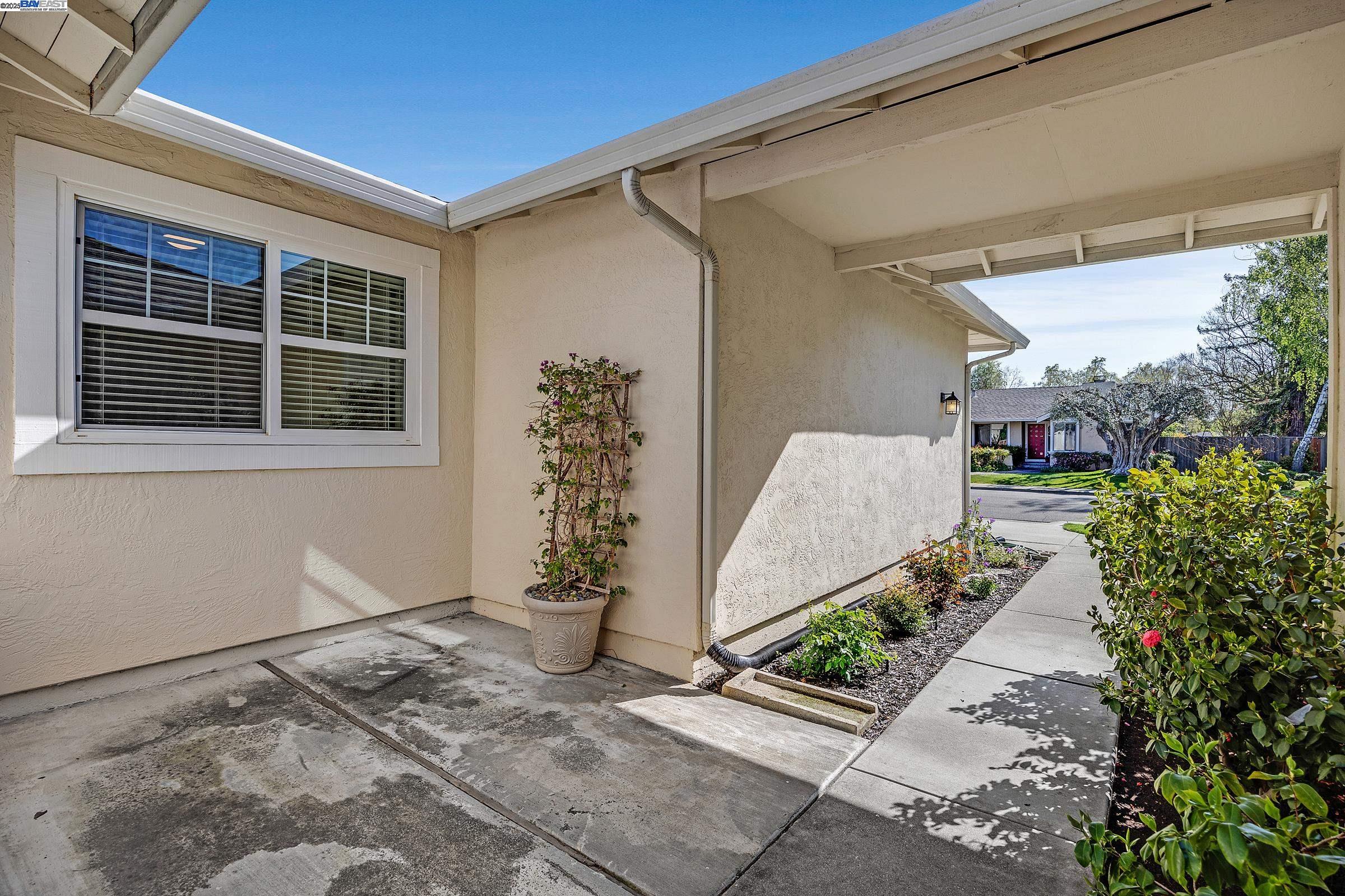 2550 Skimmer Court