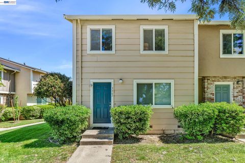 Photo of 3667 Carrigan Cmn, Livermore, CA 94550 (MLS # 41130513)
