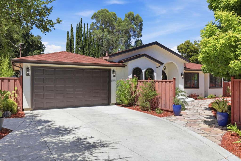 Photo of 13371 Quito Road, Saratoga, CA 95070 (MLS # ML82056250)