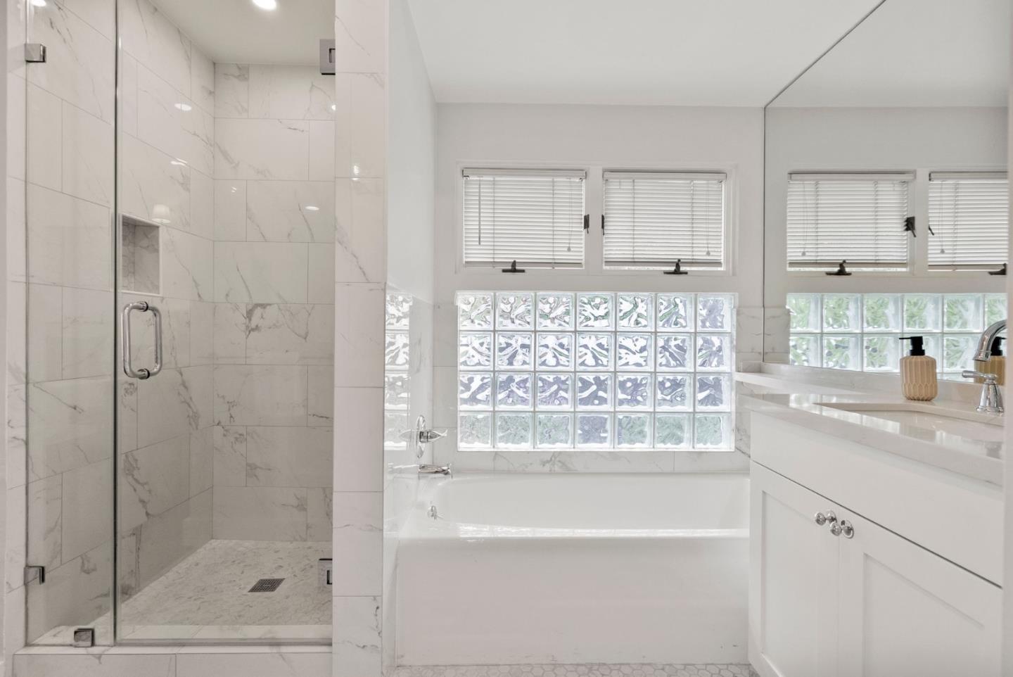 Belvedere, California 94920, United States, 3 Bedrooms Bedrooms, ,3 BathroomsBathrooms,Residential,Active,215828