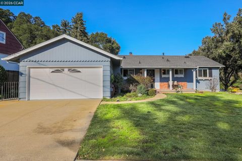Photo of 202 Christie Dr, Martinez, CA 94553 (MLS # 41120939)