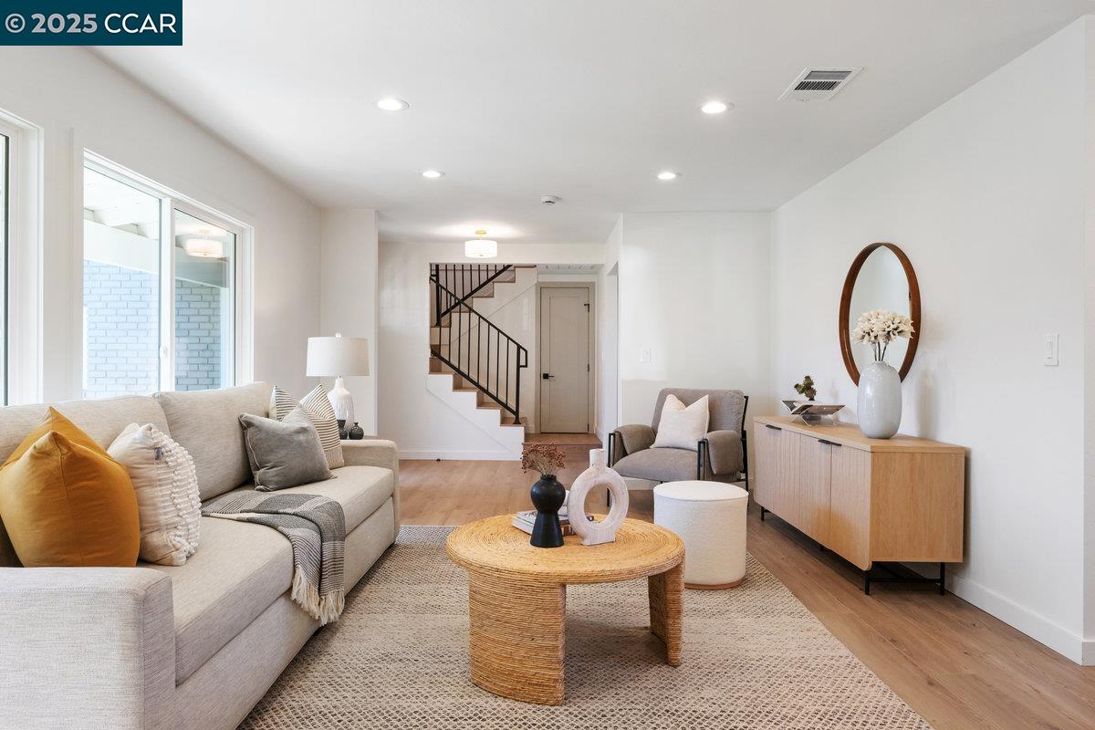 5224 Diane Ln