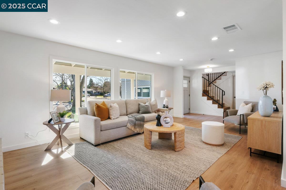 5224 Diane Ln