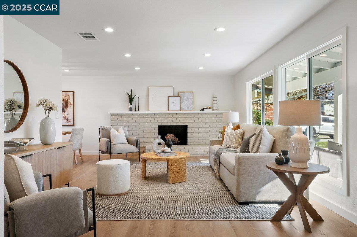 5224 Diane Ln