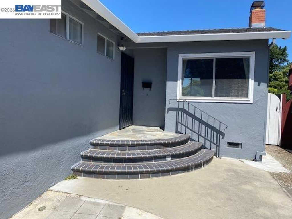 Photo of 16630 Cowell St, Castro Valley, CA 94578 (MLS # 41135438)