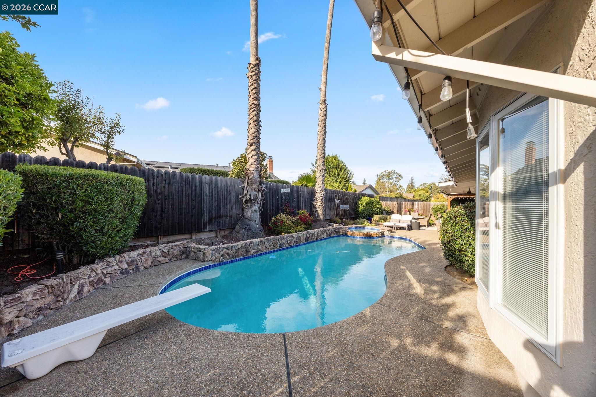 486 Viking Dr