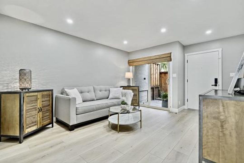 listing image 0