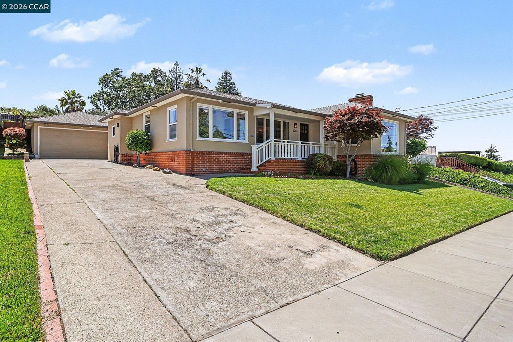 Photo of 1940 Pine St, Martinez, CA 94553 (MLS # 41134839)
