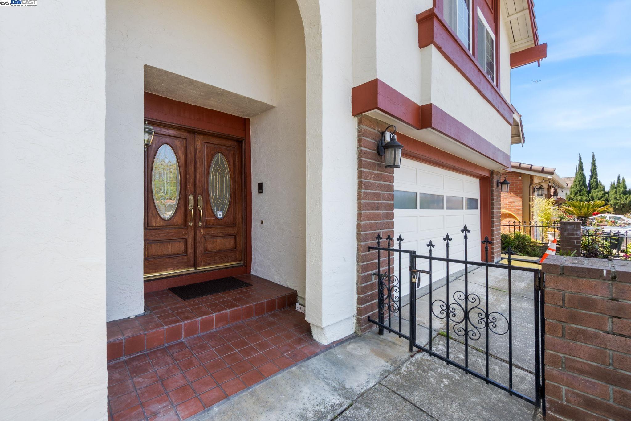 1174 Denton Ave