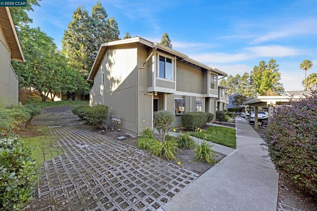 Photo of 314 Eastgate Ln, Martinez, CA 94553 (MLS # 41116287)