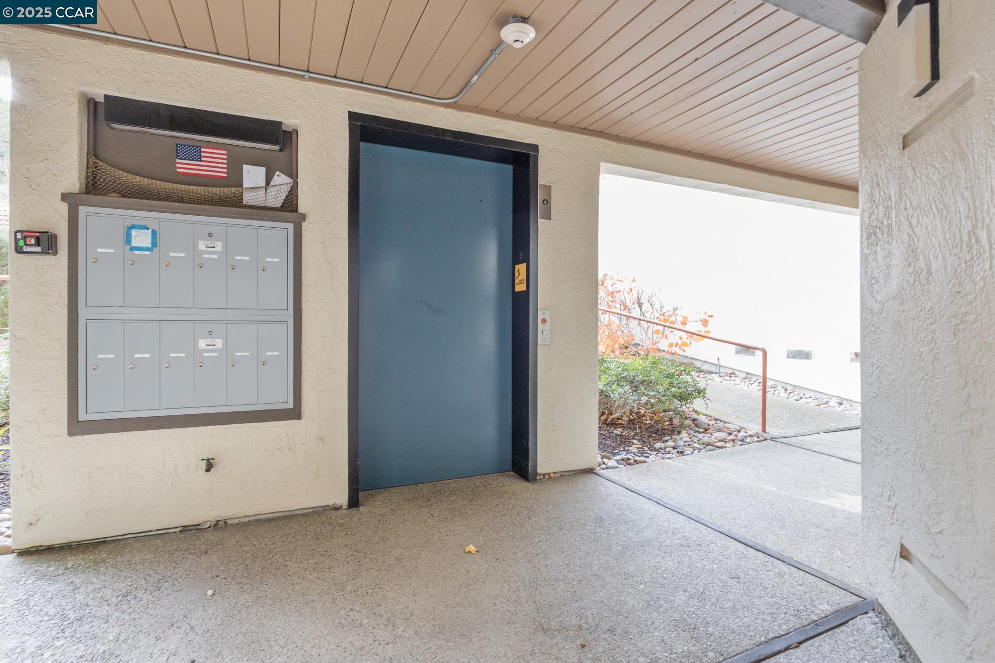 Walnut Creek, California 94595, United States, 2 Bedrooms Bedrooms, ,2 BathroomsBathrooms,Residential,Active,247388