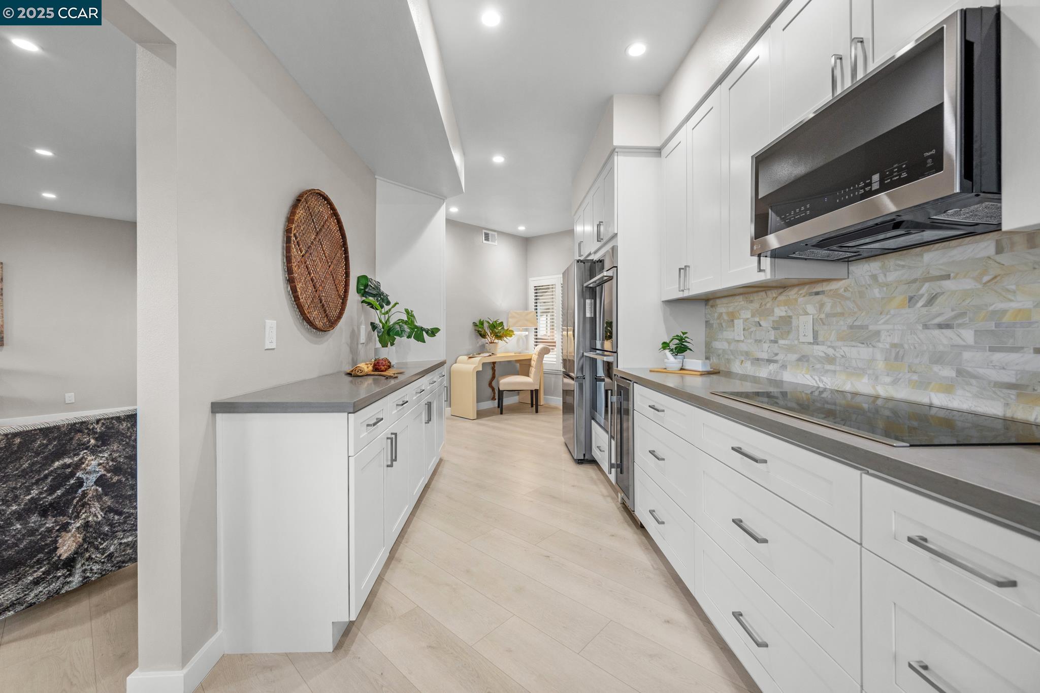 Walnut Creek, California 94595, United States, 2 Bedrooms Bedrooms, ,2 BathroomsBathrooms,Residential,Active,247388