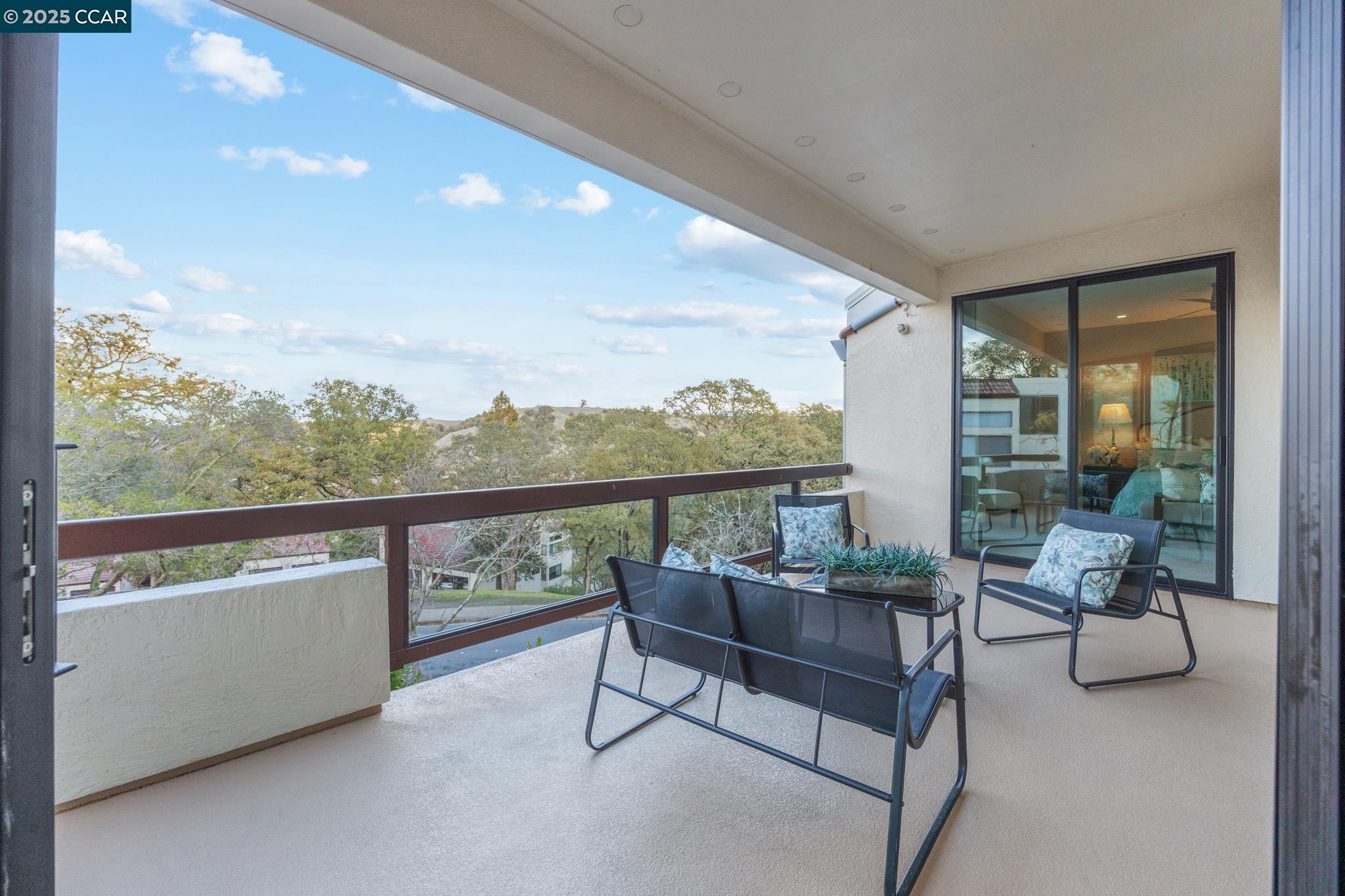 Walnut Creek, California 94595, United States, 2 Bedrooms Bedrooms, ,2 BathroomsBathrooms,Residential,Active,247388