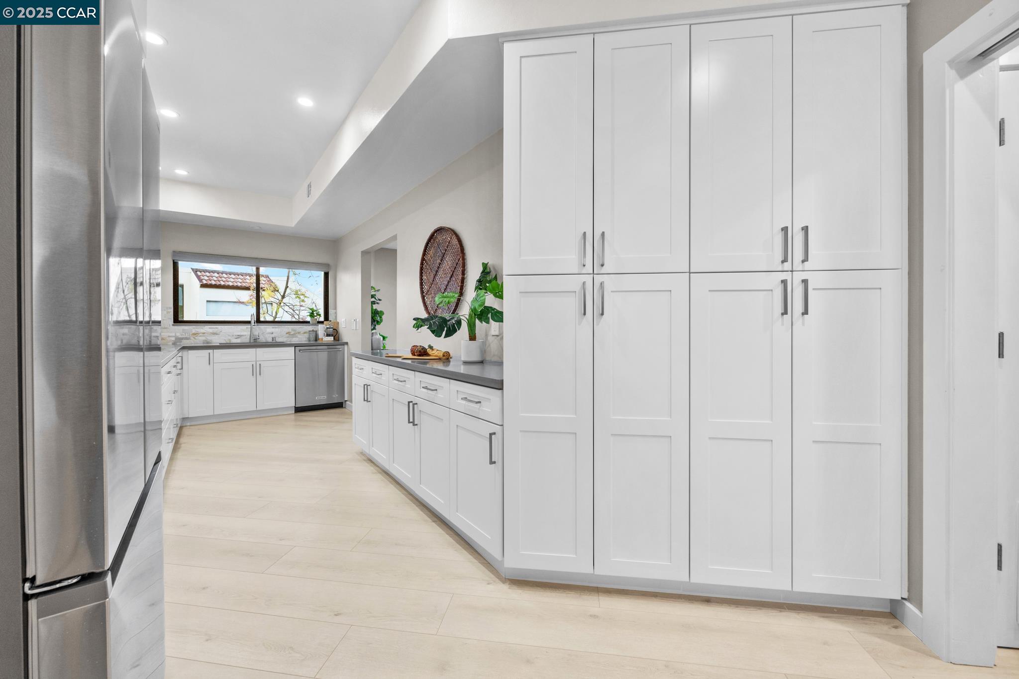 Walnut Creek, California 94595, United States, 2 Bedrooms Bedrooms, ,2 BathroomsBathrooms,Residential,Active,247388